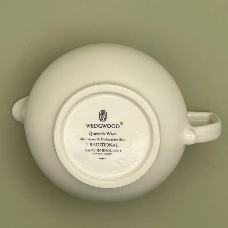 Wedgwood Traditional Plain milk jug 5 Wedgwood Traditional Plain milk jug bottom