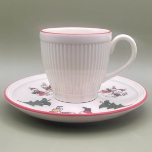 Wedgwood Windsor Weihnachtstasse und Untertasse mit Weihnachtsbäumen, Kindern, Schneemann und Kindern